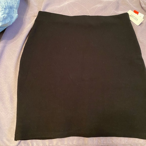 Sunday best short black skirt - Picture 3 of 3